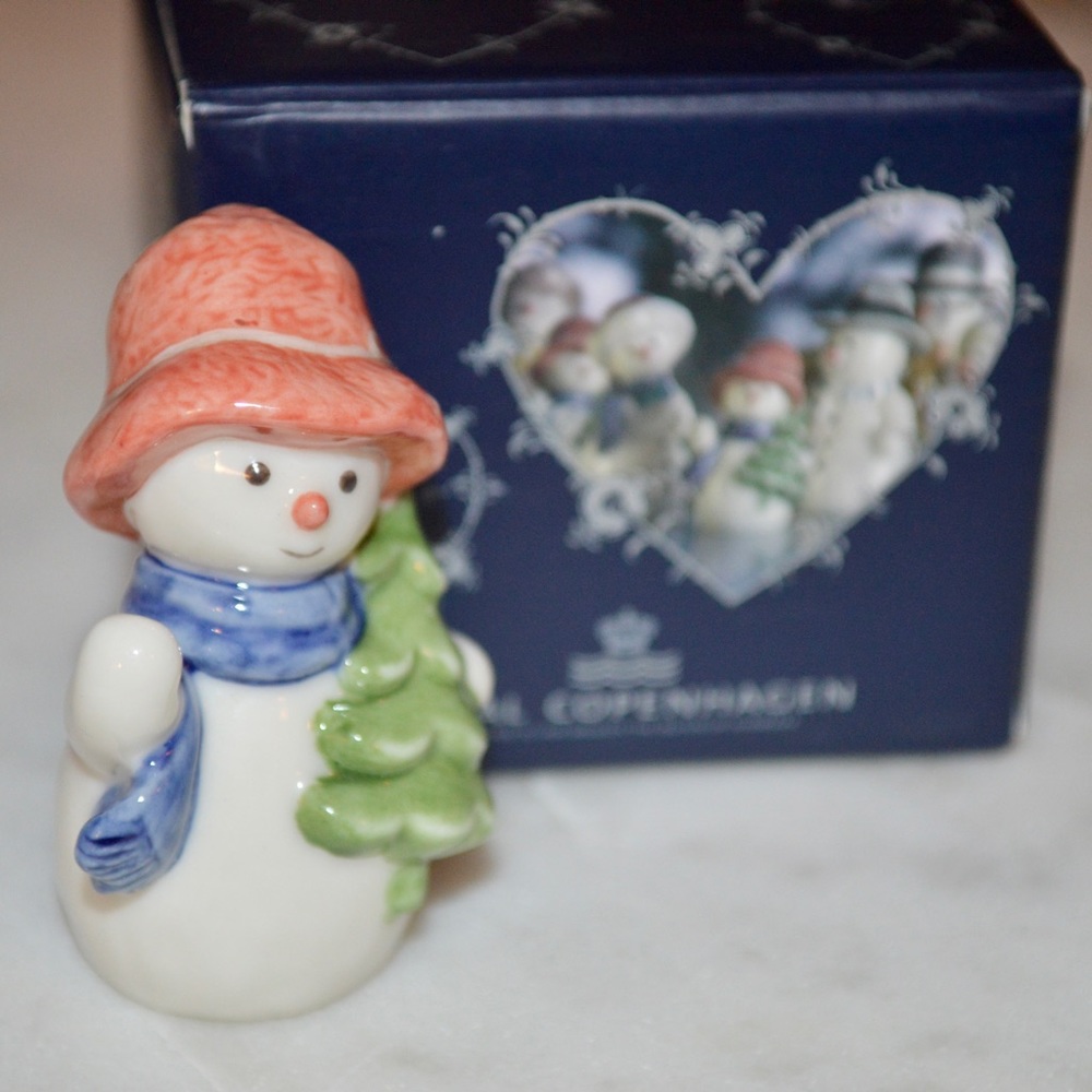 ROYAL COPENHAGEN Porcelain Snowman with Christmas Tree (Discounted Shipping🚚)